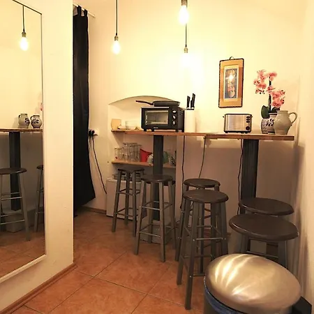Xxx Fully Equipped Near Main Station! *